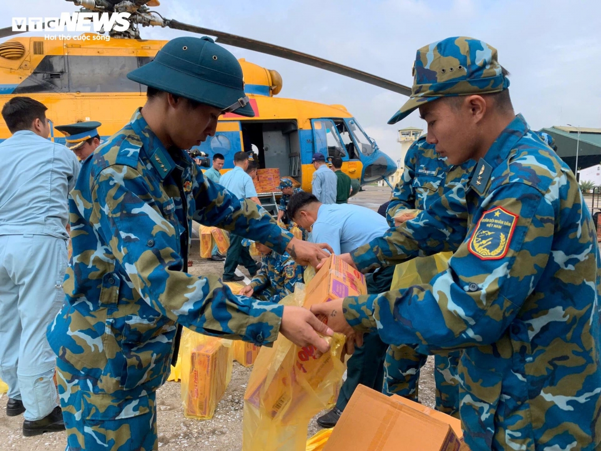 Helicopters deployed to deliver relief supplies to flood-stricken areas